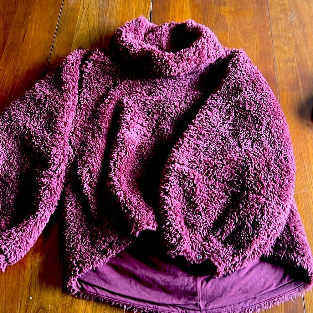 Lululemon fuzzy funnel neck pullover
